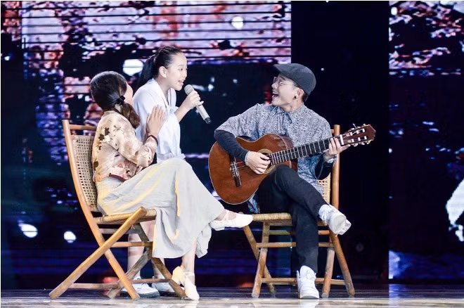 The Voice Kids 2017: Hoài Ngọc chứng minh đẳng cấp 'khó vượt' với 'Cây đàn tróc sơn' ảnh 2