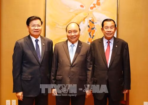 Thủ tướng làm việc với Thủ tướng Lào và Thủ tướng Campuchia bên lề ASEAN 31 ảnh 1