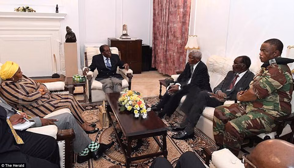 Lộ ảnh sau khi bị quản thúc tại gia, số phận của Tổng thống Zimbabwe đã được định đoạt? ảnh 3