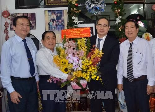 Lãnh đạo Thành phố Hồ Chí Minh thăm, chúc mừng các nhà giáo tiêu biểu ảnh 1