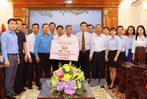 Nhiều tổ chức, cá nhân ủng hộ kinh phí khắc phục hậu quả thiên tai ảnh 1