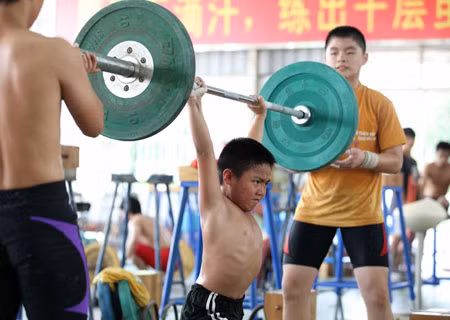 VĐV nhí Trung Quốc khổ luyện vì mục tiêu Olympic ảnh 7