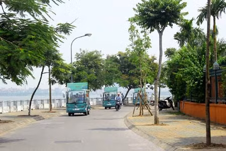 Vòng quanh Hồ Tây bằng xe điện ảnh 1