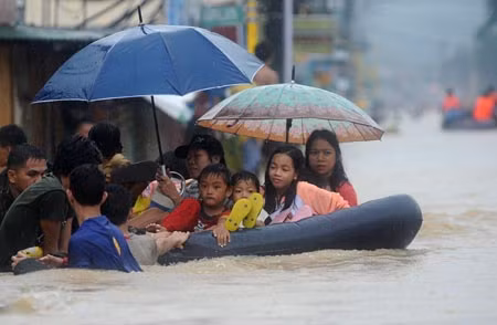Philippines: Nửa thủ đô chìm trong nước lũ ảnh 1