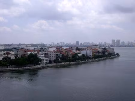 Vòng quanh Hồ Tây bằng xe điện ảnh 3