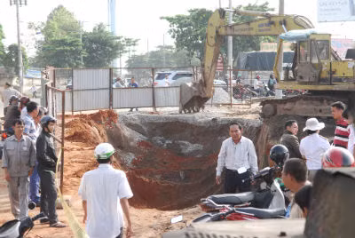 Sập hố công trình, 3 công nhân tử nạn ảnh 1