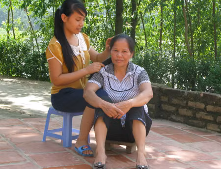 Nữ thủ khoa đất Tổ: 'Mẹ là động lực để em vượt vũ môn' ảnh 1