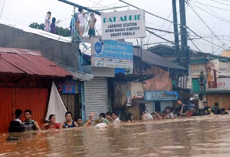 Thủ đô của Philippines biến thành biển nước ảnh 5
