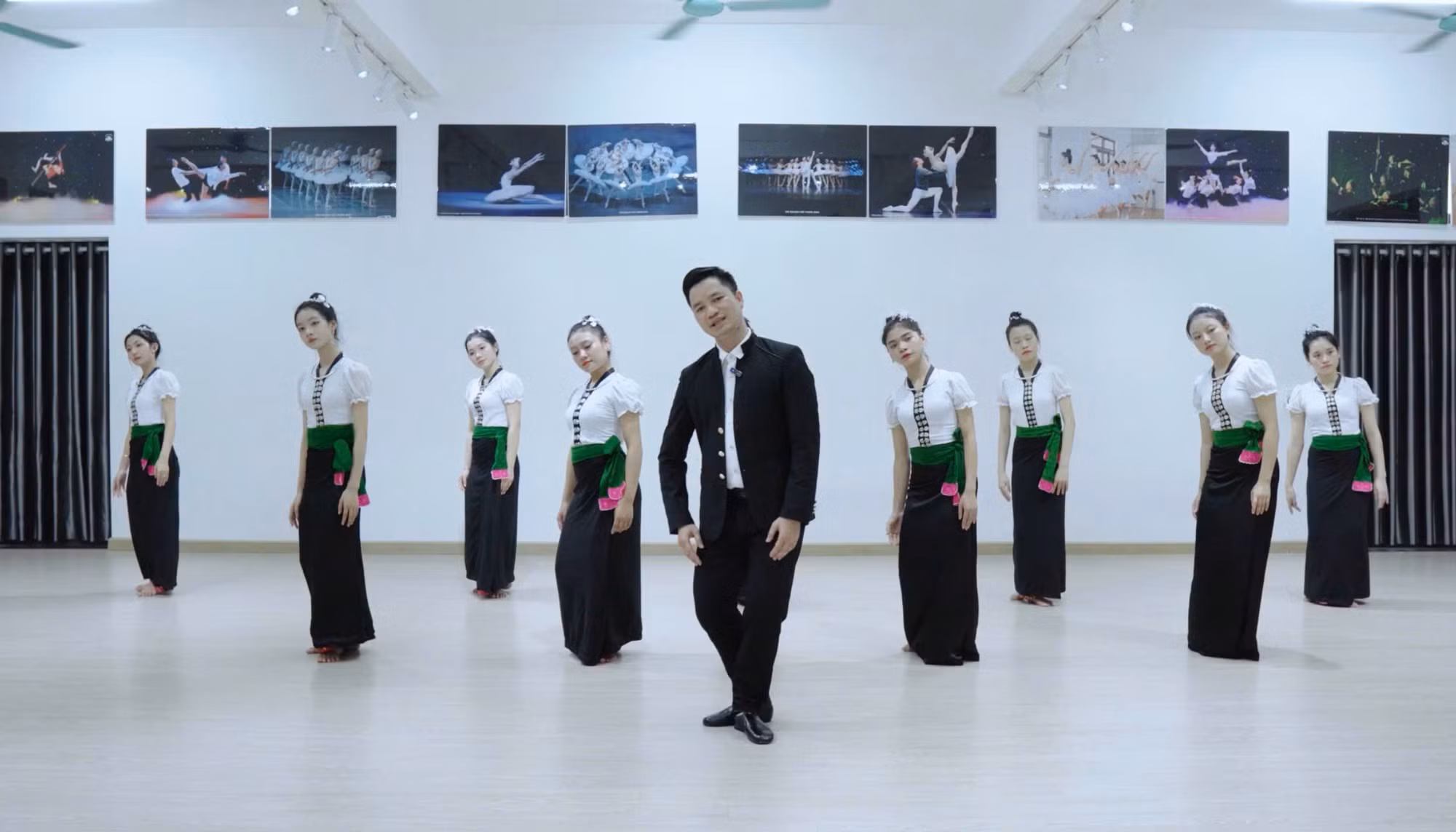 Người thầy nặng lòng với nghệ thuật Xòe Thái