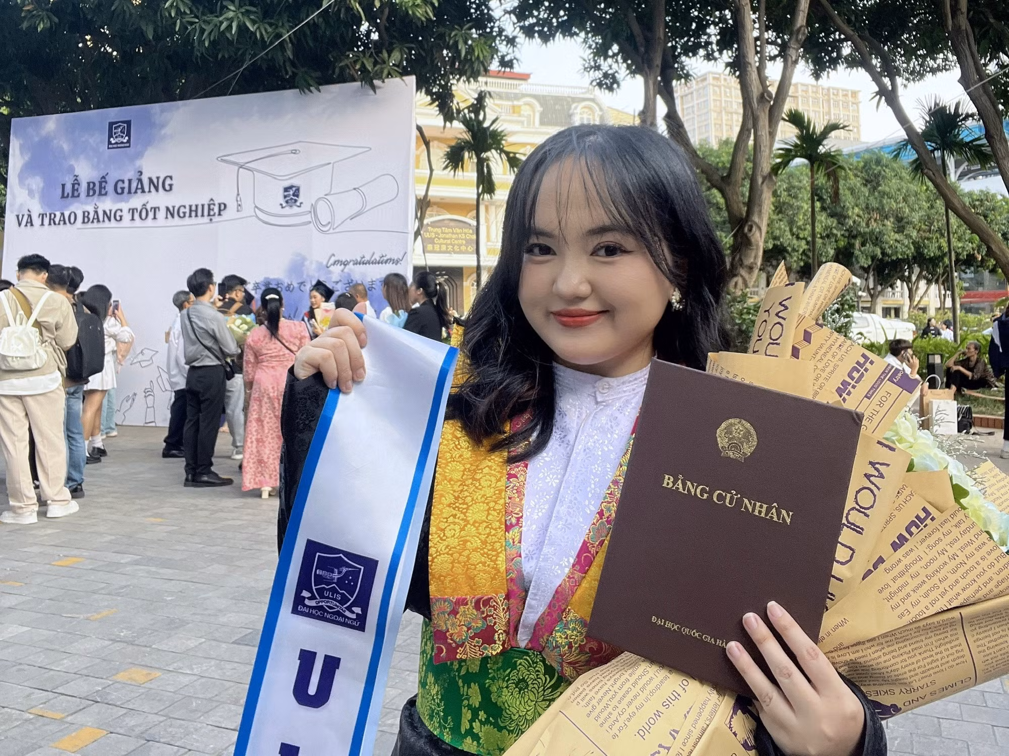 Hành trình vượt khó của cô gái dân tộc Mông