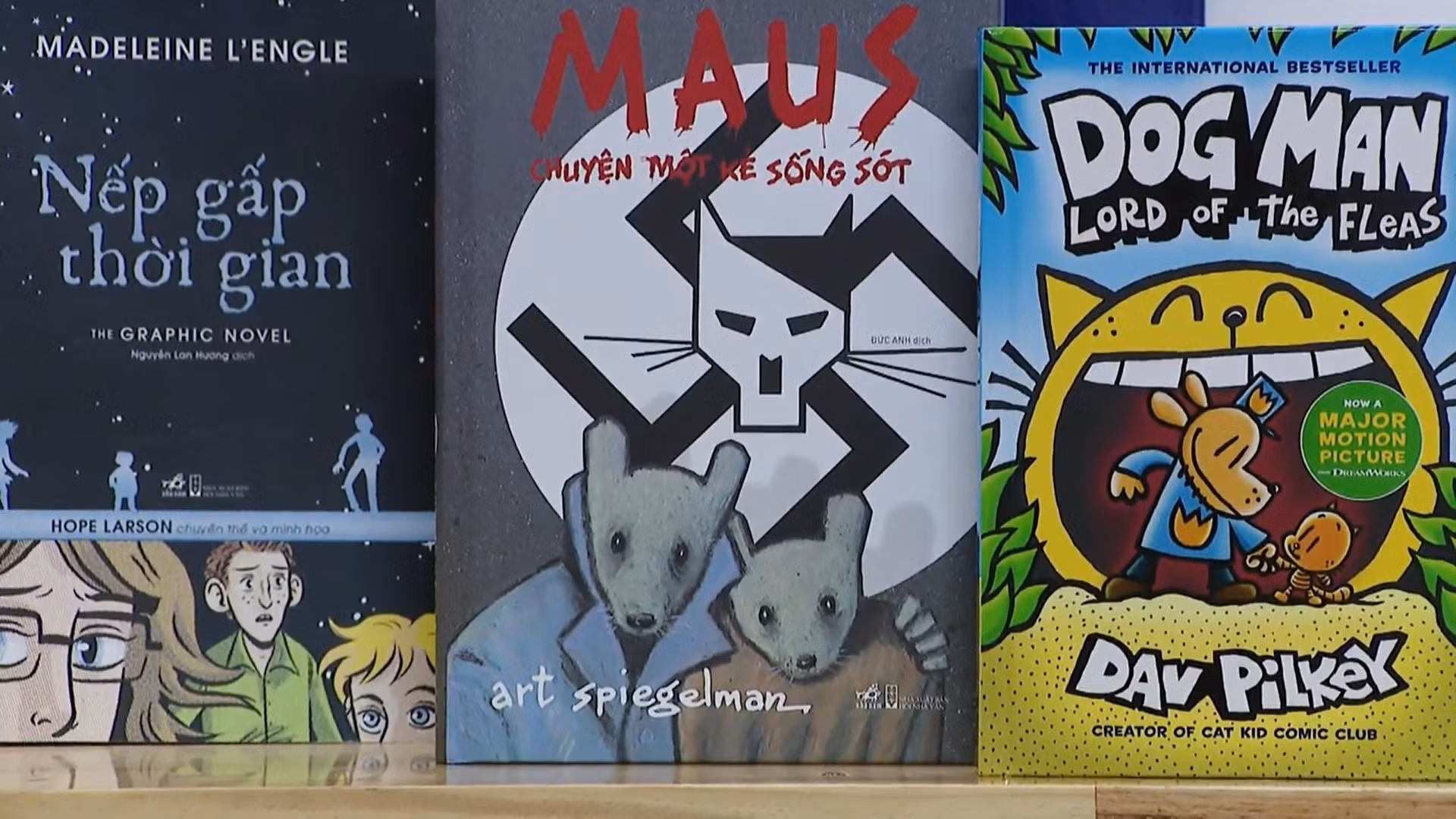 Moving Library #2: Graphic Novel – Một 'tủ sách di động' theo chủ đề