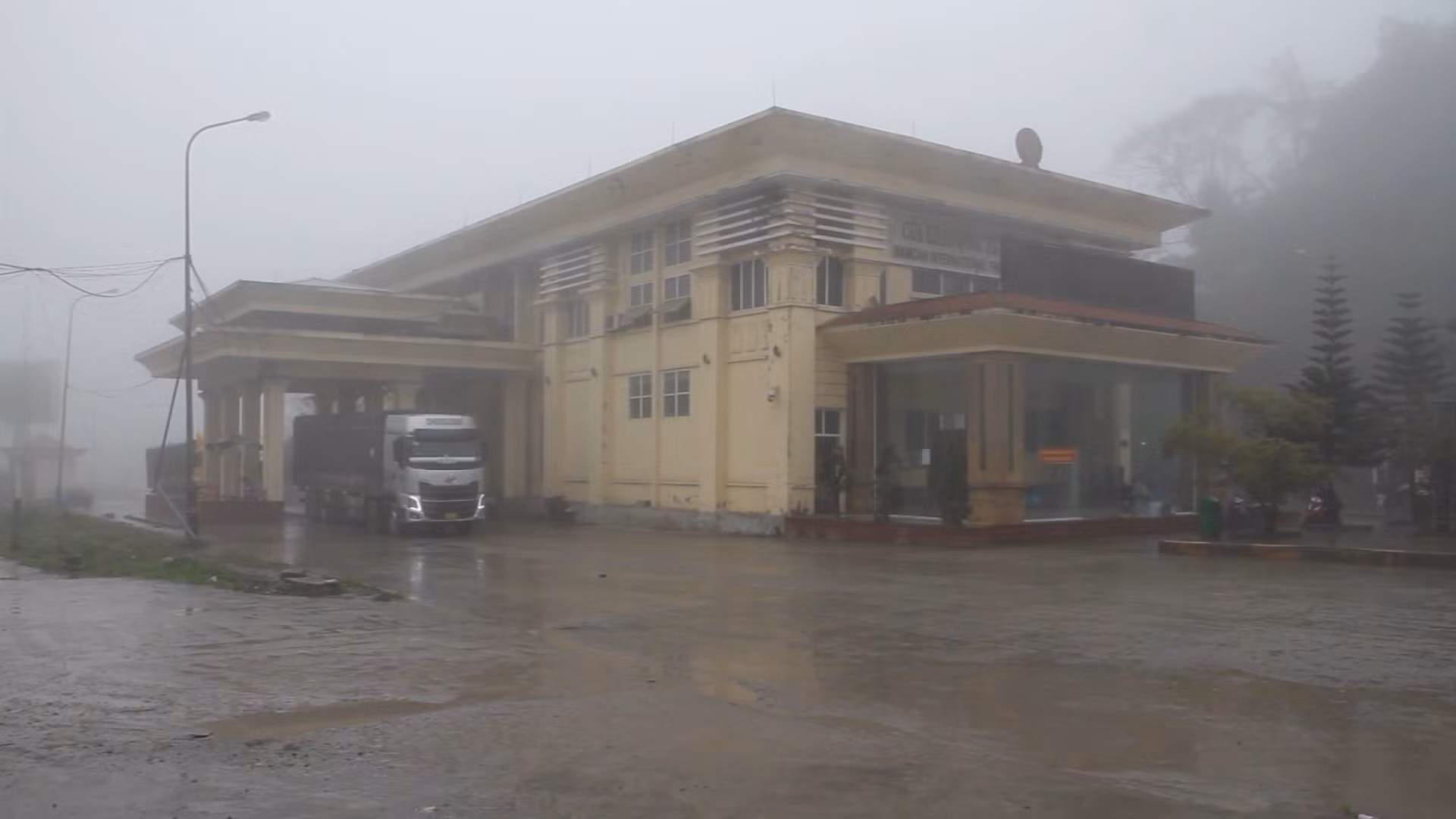 Nghệ An cho phép thông thương qua hai cửa khẩu phụ với Lào