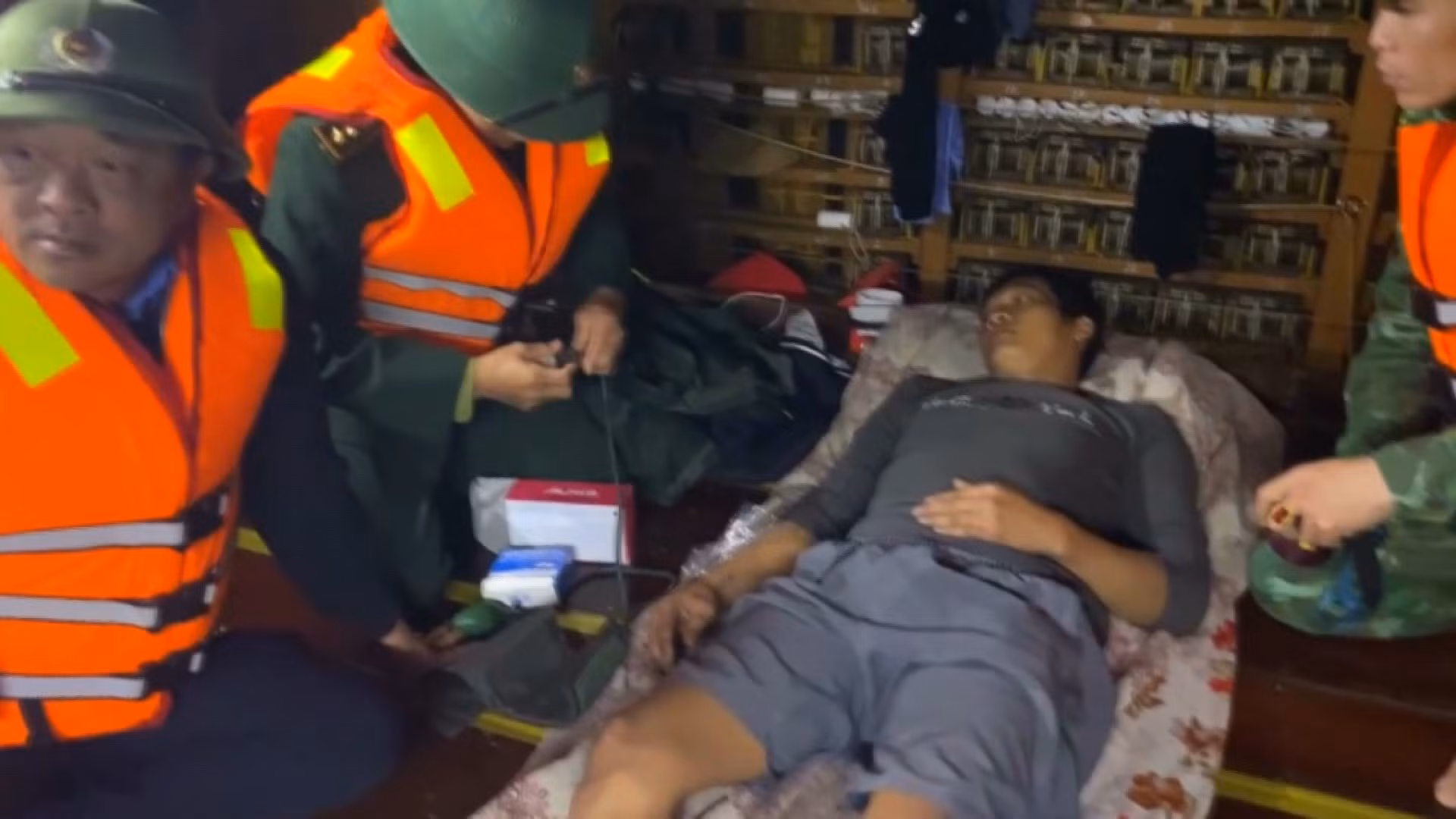 Hà Tĩnh cứu 6 thuyền viên gặp nạn trên biển