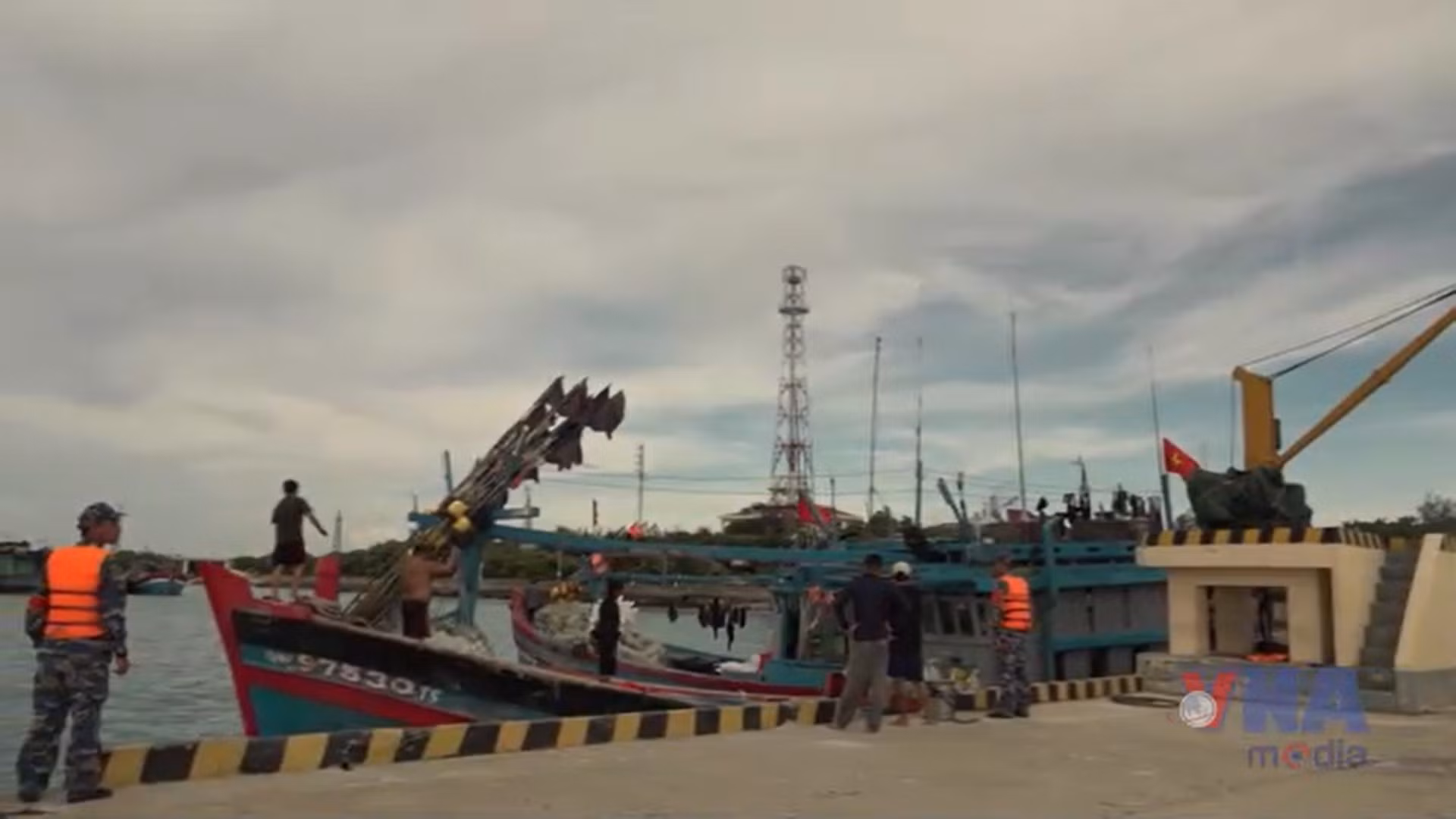 Tàu thuyền trên vùng biển Trường Sa vẫn an toàn