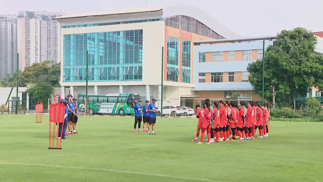 Các tân binh nỗ lực tìm vị trí ở đội tuyển nữ Việt Nam