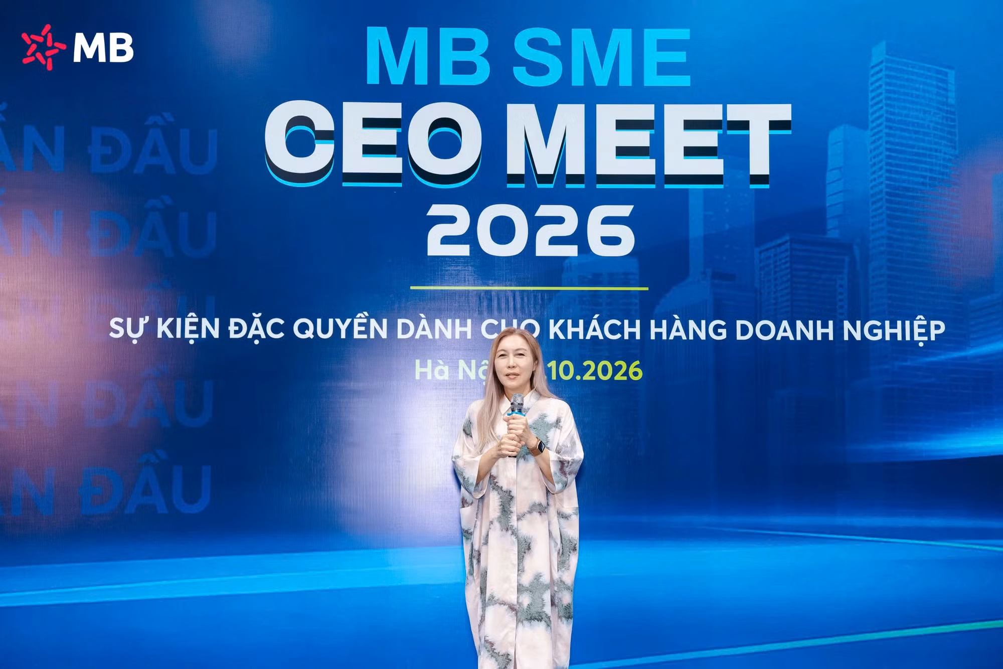 ba-jacqueline-thng-mb-group-giam-doc-marketing-va-trai-nghiem-khach-hang-tap-doan-truong-van-phong-dai-dien-tai-singapore.jpg
