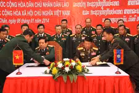 Đoàn đại biểu cấp cao Bộ Quốc phòng Việt Nam thăm Lào ảnh 2