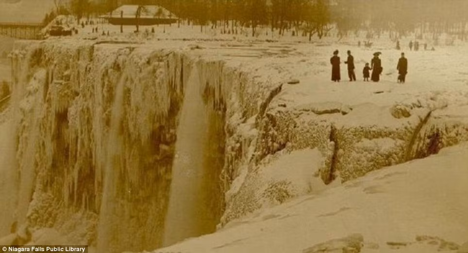 Kỳ vĩ thác Niagara đông cứng trong giá lạnh ảnh 11