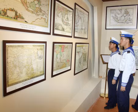Triển lãm bản đồ và trưng bày tư liệu về Hoàng Sa, Trường Sa ảnh 1
