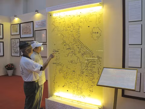  Triển lãm 'Quần đảo Hoàng Sa - Chủ quyền của Việt Nam' ảnh 1