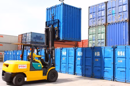Cảng Đà Nẵng đón tấn hàng đầu tiên năm mới ảnh 1