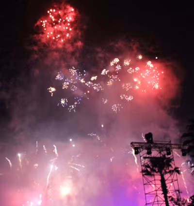 Màn pháo hoa ấn tượng trên Đảo quốc Sư tử ảnh 7