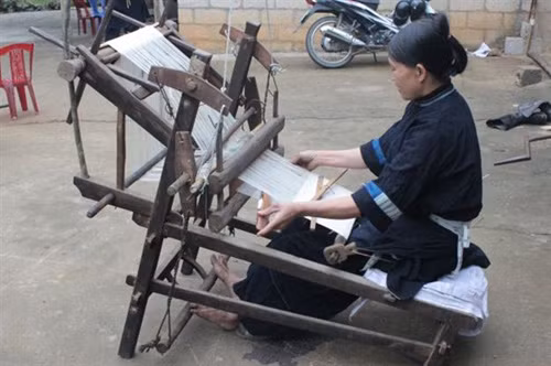 Độc đáo sản phẩm may thổ cẩm ảnh 3