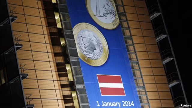 Latvia trở thành thành viên thứ 18 của Eurozone ảnh 1