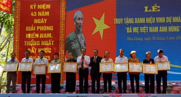  Hậu Giang kỷ niệm 43 năm Ngày Giải phóng miền Nam, thống nhất đất nước ảnh 1