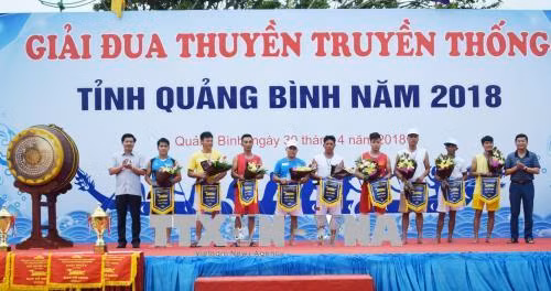 Nô nức lễ hội đua thuyền truyền thống trên sông Nhật Lệ ảnh 2