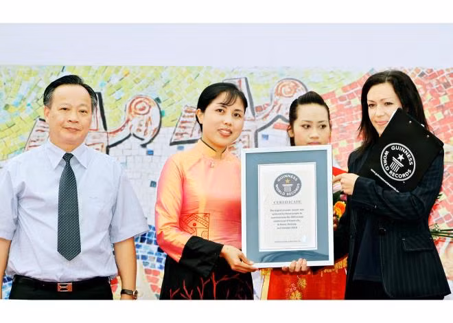 Phim tài liệu về họa sĩ Thủy ‘gốm’ đoạt 2 giải thưởng tại LHP ngắn quốc tế Top Shorts ảnh 3