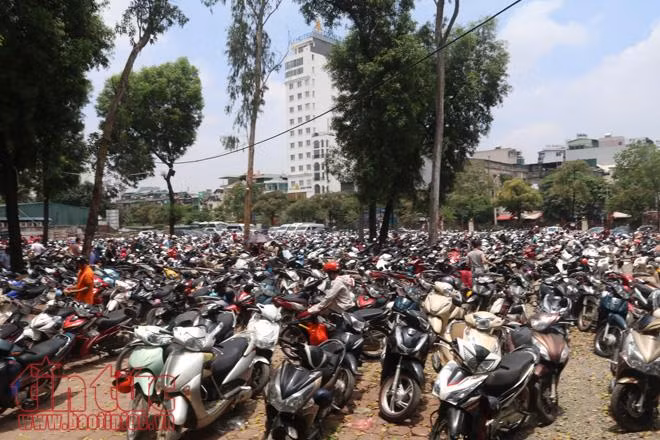 Các điểm vui chơi Hà Nội kín người trong ngày nghỉ lễ ảnh 7