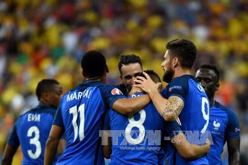 Pháp-Romania 2-1: Đầu "Gà trống Gaulois" đã xuôi ảnh 1