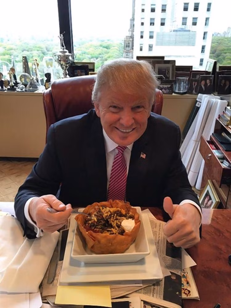 Bà Hillary phản pháo ngoạn mục ông Trump trên Twitter ảnh 2