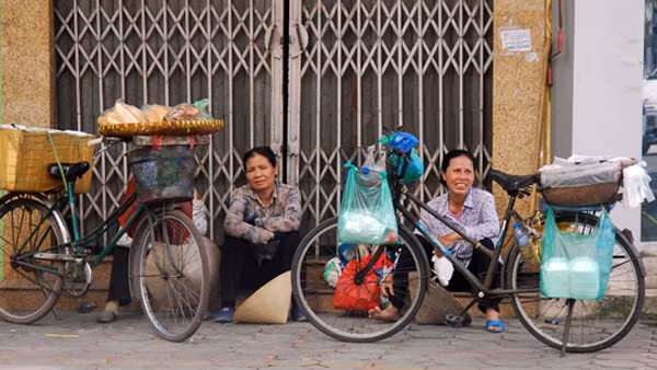 Nhọc nhằn mưu sinh trong nắng nóng 55 độ C ảnh 8