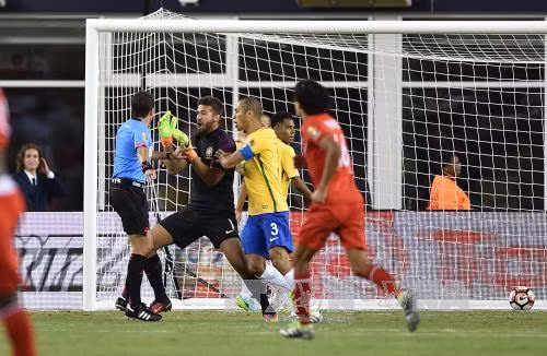 Thua oan, Brazil bị loại từ vòng bảng Copa America ảnh 1
