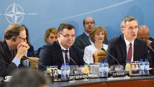 NATO hỗ trợ cải cách quân đội Ukraine ảnh 1