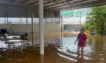 Thời tiết ngày 13/10: Miền Trung tiếp tục mưa lớn, cảnh báo nguy cơ lũ quét, sạt lở đất