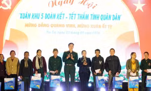 Ngày hội Xuân khu V đoàn kết - Tết thắm tình quân dân ở huyện miền núi Ba Tơ