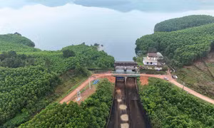 Khẩn trương thực hiện dự án sửa chữa hồ Kẻ Gỗ