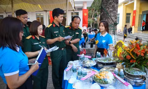 Rộn ràng Tết quân - dân tại các địa phương