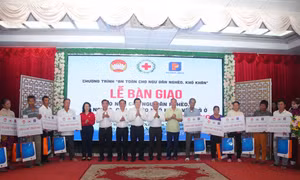 Bàn giao 100 nhà ở cho ngư dân nghèo, hộ nghèo, cận nghèo