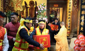 Lễ phát lương Đức Thánh Trần tại Đền Trần Thương – Hà Nam