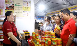 Vĩnh Long: Khai mạc Hội chợ xúc tiến thương mại, sản phẩm OCOP và đặc sản vùng miền