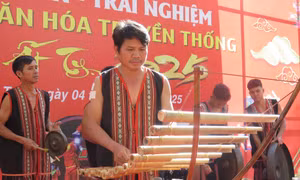 Nghệ nhân Ưu tú A Thu “giữ hồn” cho nhạc cụ Xơ Đăng