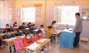 Giờ học tại Trường tiểu học Mường Khiêng 1, huyện Thuận Châu. Ảnh: Hữu Quyết - TTXVN