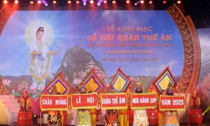 Biểu diễn nghệ thuật tại Lễ hội Quán Thế Âm Ngũ Hành Sơn. Ảnh: Trần Lê Lâm – TTXVN