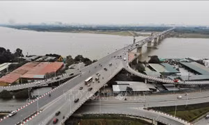 Cầu Vĩnh Tuy (Hà Nội). Ảnh: Danh lam - TTXVN