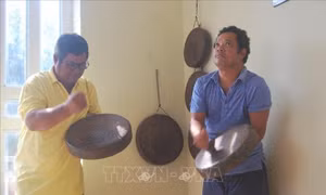 Bộ cồng, chiêng tại gia đình ông Lít. Ảnh: K GỬIH -TTXVN