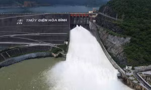 9h ngày 11/9, đóng 1 cửa xả đáy còn lại hồ thủy điện Hòa Bình